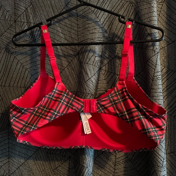 Victoria Secret Wireless Bra - Picture 2 of 12